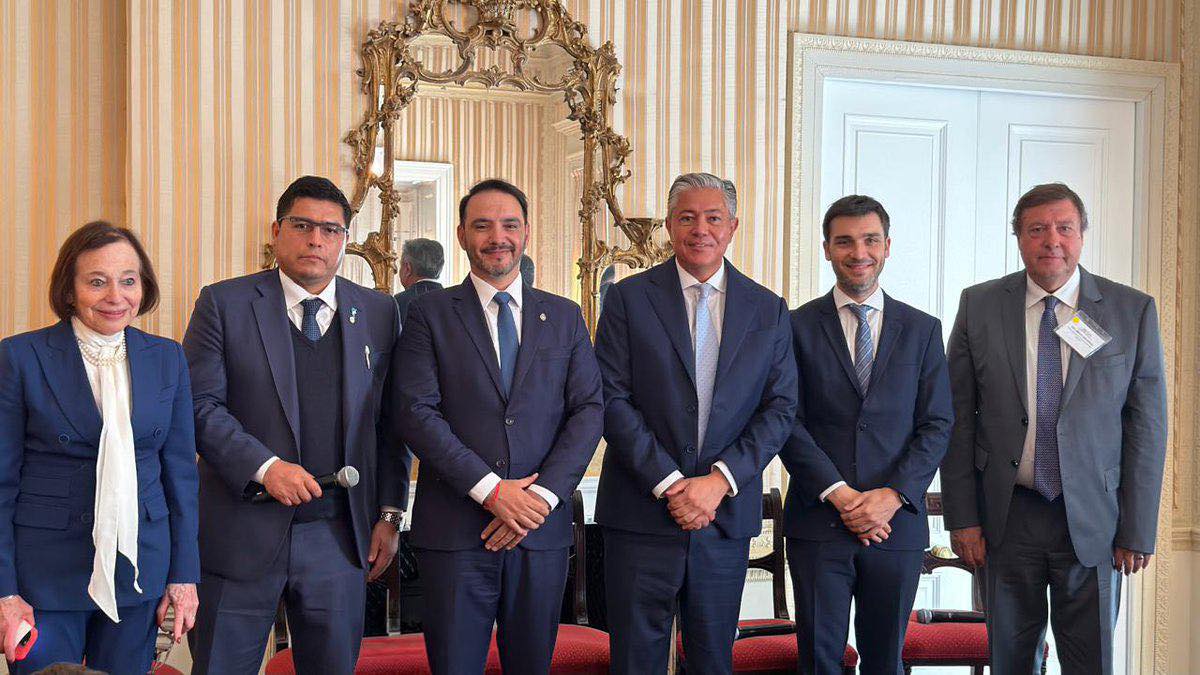 Los gobernadores cierra la “Argentina Week” y Torres presentará el potencial de Chubut en energía eólica como en la producción de hidrocarburos convencionales