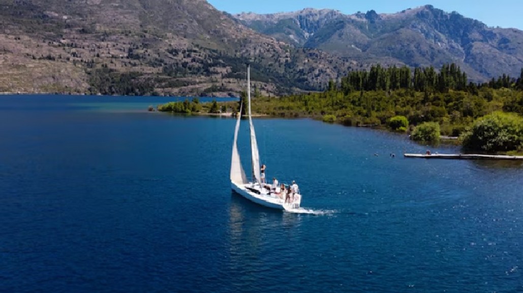 Tragedia en Chubut: Un hombre murió tras darse vuelta un velero en Lago Epuyén