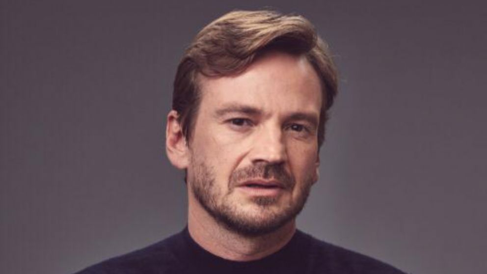 El actor Guillermo Pfening chocó y volcó su auto en Núñez: Cómo se encuentra