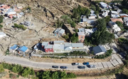 Vecinos desplazados en Comodoro esperan soluciones habitacionales tras derrumbe en barrio Sismográfica