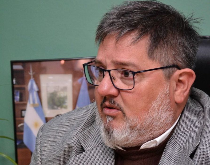 “Queremos dar una solución real”: El ministro de Economía de Santa Cruz confirmó el plan de alivio para estatales y advirtió sobre la crisis de recursos