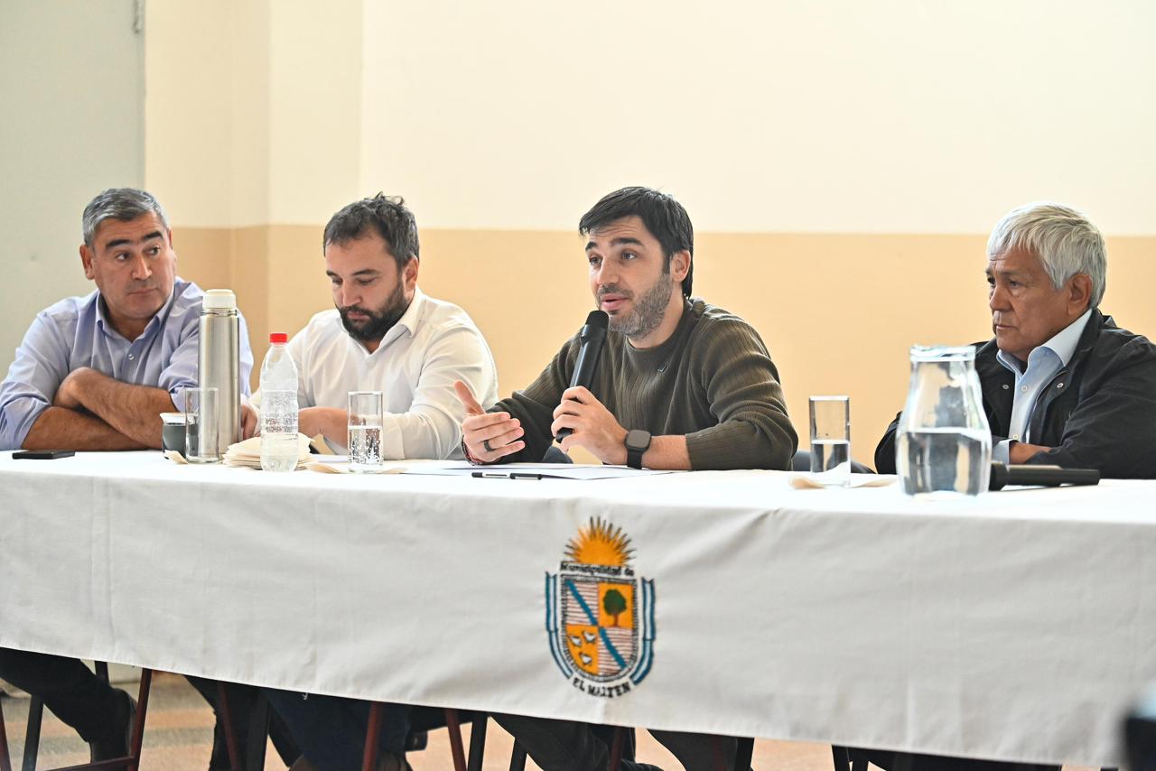 Soluciones habitacionales y alivio fiscal: ante vecinos de El Maitén, Torres anunció importantes medidas para la Comarca Andina