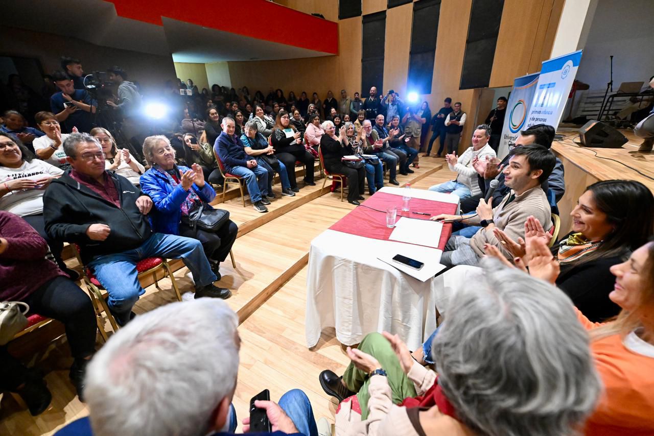Torres participó del lanzamiento de un programa de cuidado de personas mayores y adelantó que reclamará ante Nación por la situación del PAMI