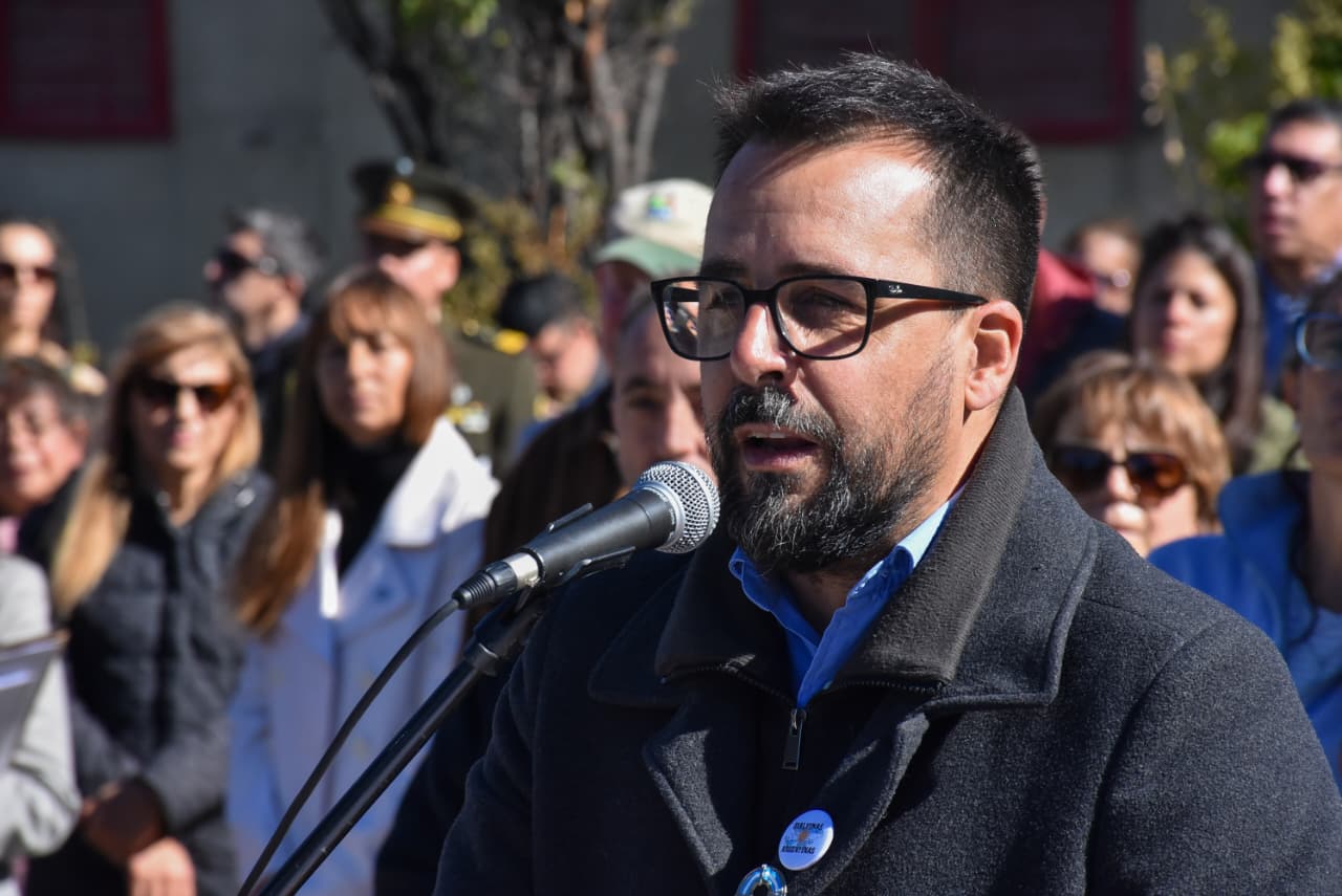 Esquel conmemoró el 44° aniversario de la Gesta de Malvinas con un emotivo acto