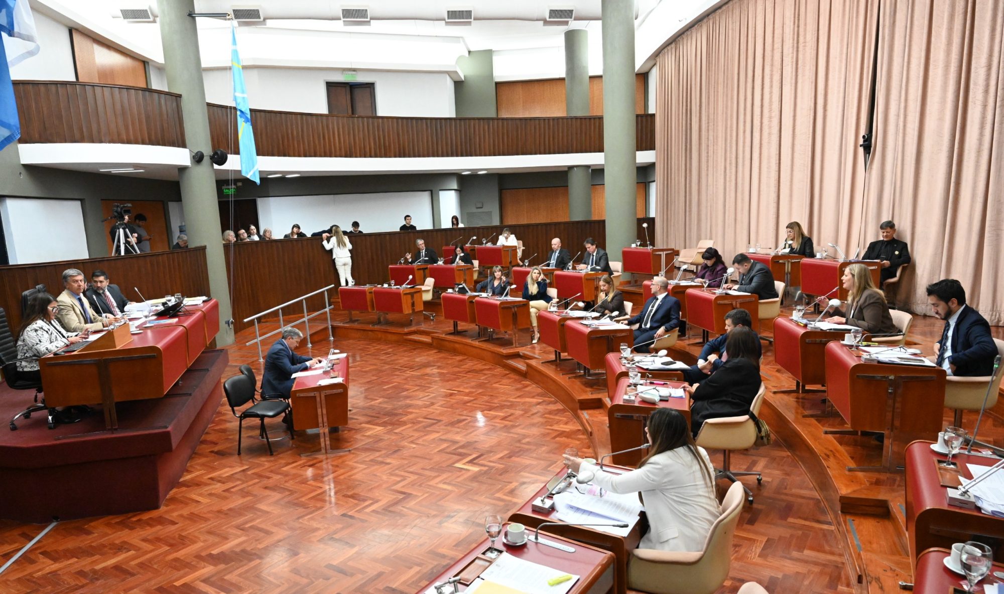 Con amplio acompañamiento, la Legislatura aprobó la ley que prohíbe el uso de los celulares en las cárceles