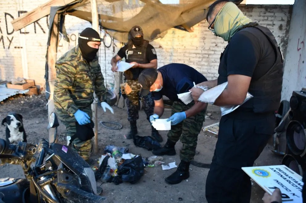 Golpe al microtráfico en Centenario: 18 allanamientos y varios detenidos