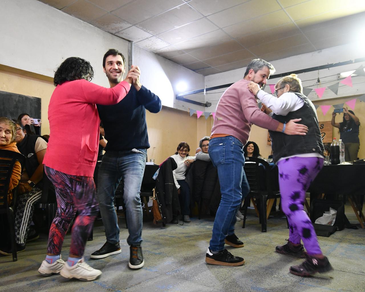 Merino y Torres compartieron un encuentro con adultos mayores y vecinos del barrio Presidente Perón