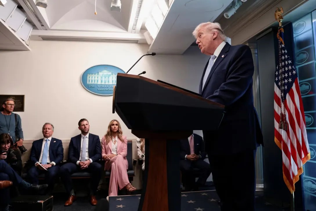 Trump advirtió que Irán “puede ser aniquilado en una noche” y anticipó que mañana podría concretar su amenaza