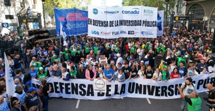 Vuelven las clases públicas para exigir la implementación de la Ley de Financiamiento Universitario