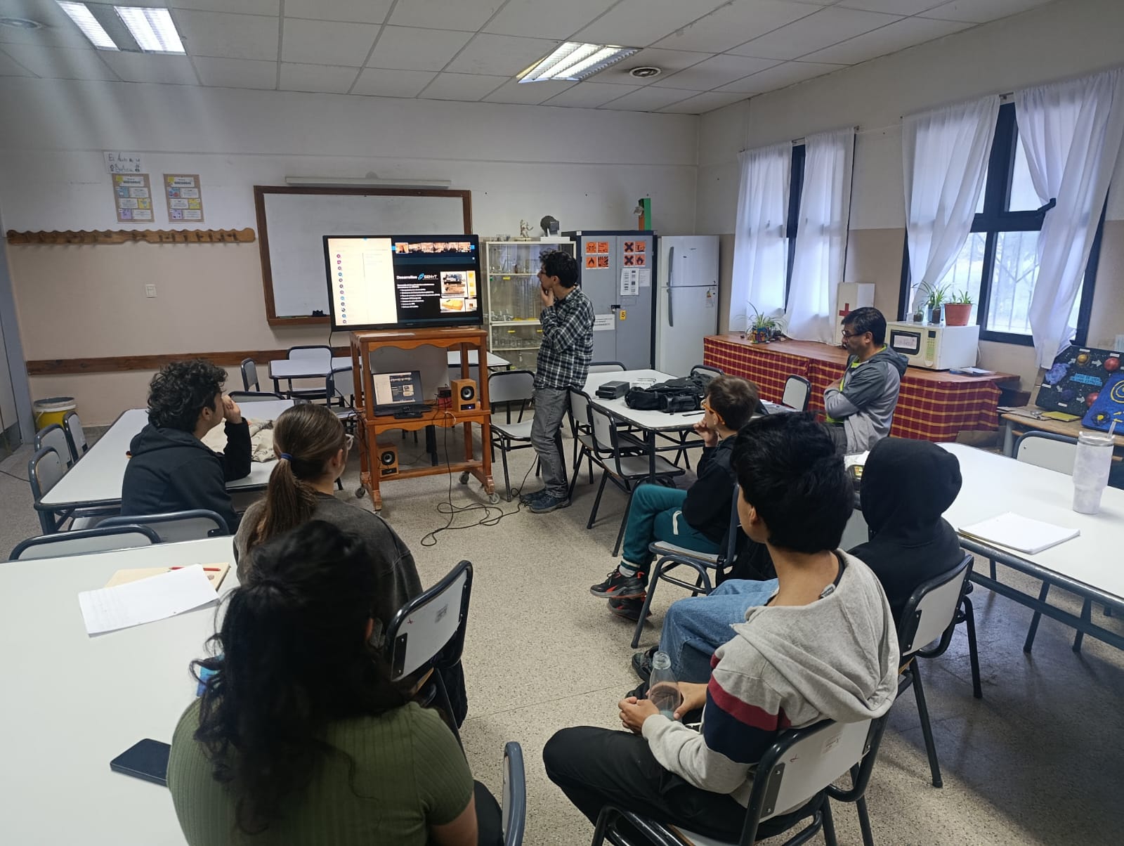 Estudiantes chubutenses participaron de videollamada con integrantes del Proyecto ATENEA, seleccionado por la NASA para la misión Artemis II