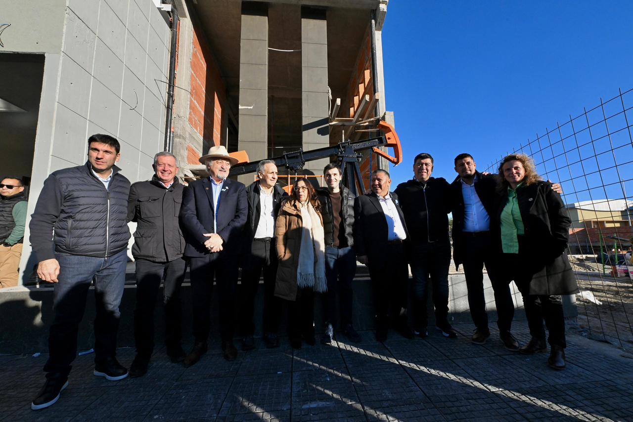 Torres acompañó la asunción de las nuevas autoridades del Sindicato del Petróleo y anticipó inversiones para la Cuenca