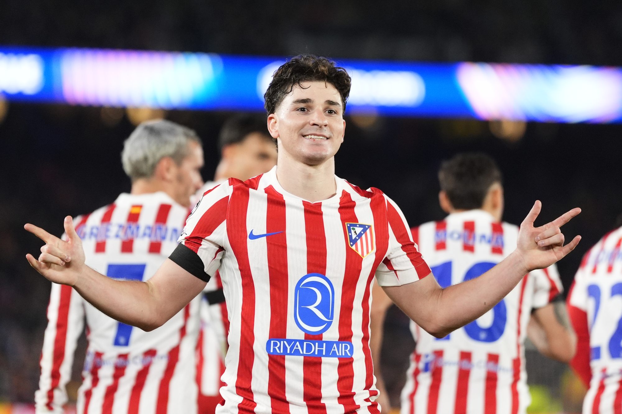 Barcelona busca dar el gran golpe del mercado con el fichaje de Julián Álvarez