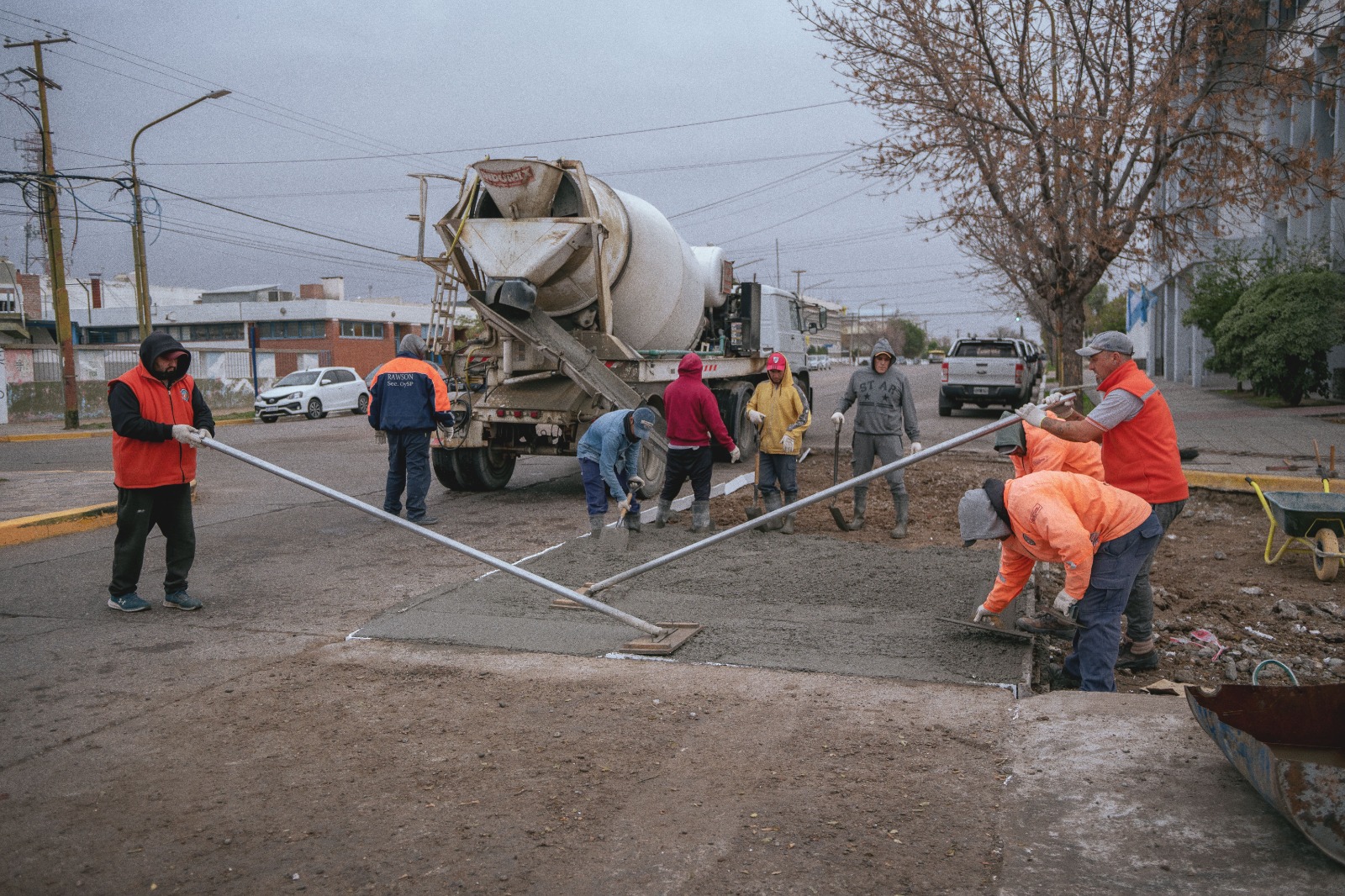 Rawson: Continúan los trabajos de repavimentación en la intersección de avenida 25 de Mayo y calle Belgrano