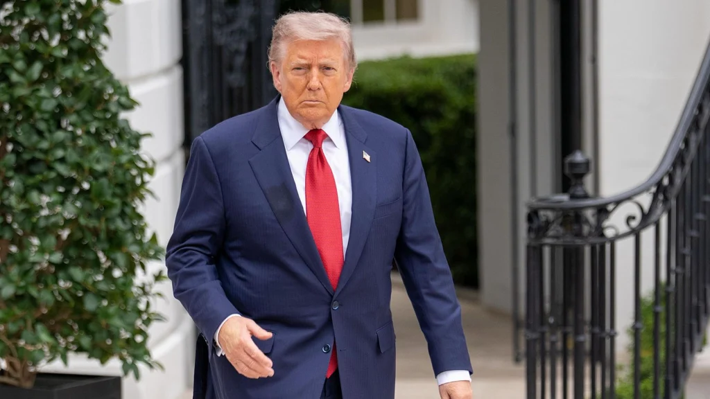 Trump lanzó una dura advertencia contra Irán: “No se reirán más de Estados Unidos”