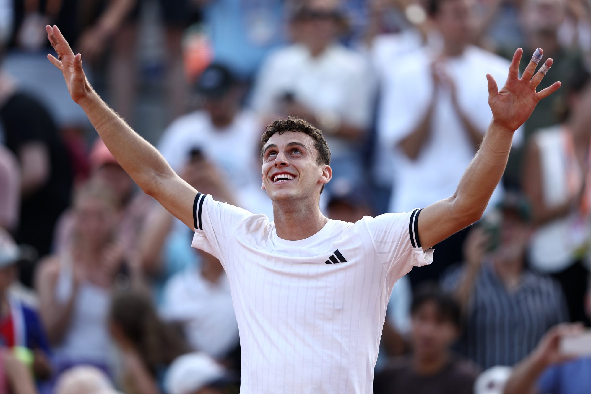 Roland Garros: Tras seis horas de juego, Juan Manuel Cerúndolo ganó un partidazo y clasificó a los octavos de final