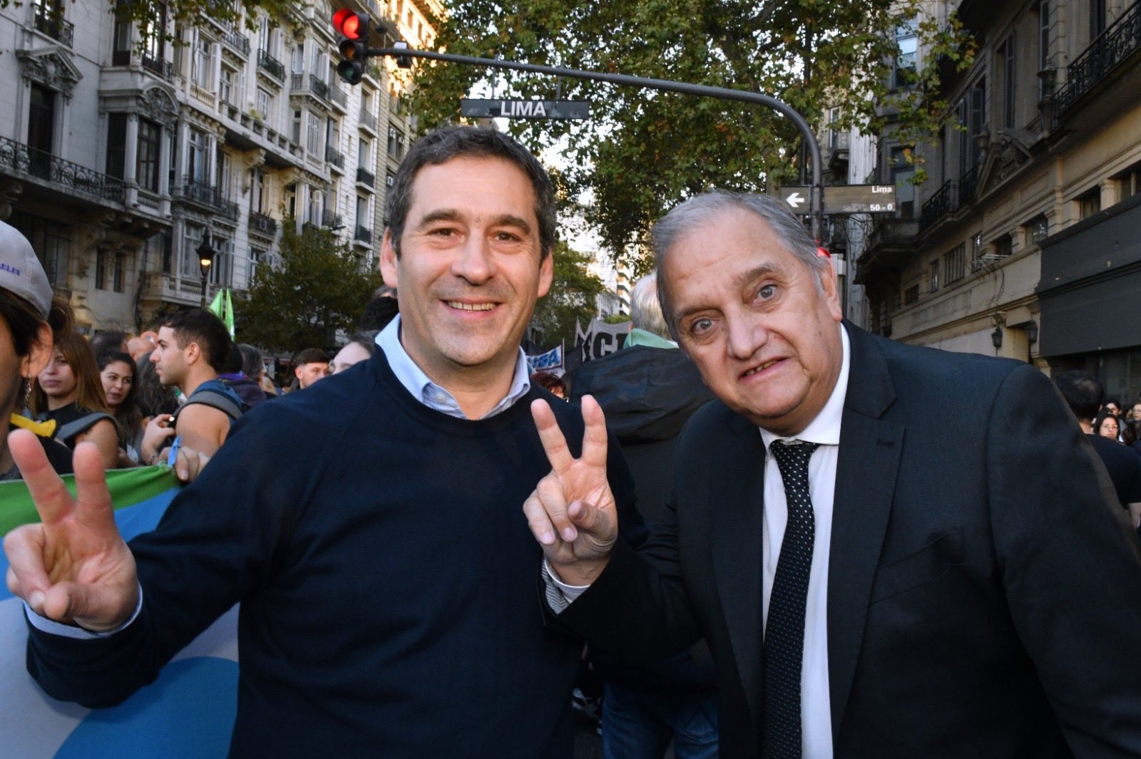 Luque participó de la marcha en defensa del financiamiento a las universidades y pidió a Milei “ver y escuchar lo que mostraron las calles en cada rincón del país”