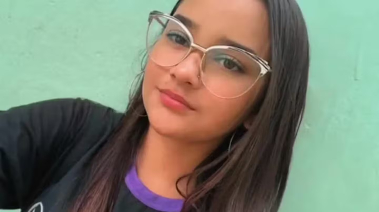 Una adolescente sufrió una descarga eléctrica mientras se planchaba el pelo y murió