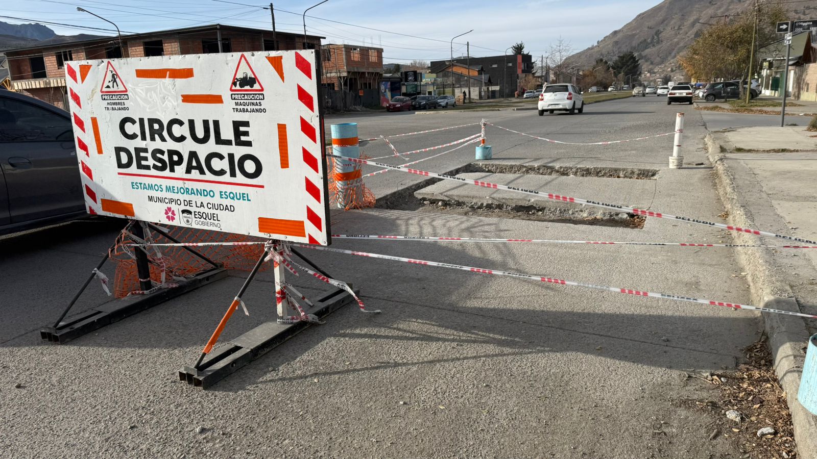 Esquel: El municipio avanza en obras de seguridad vial con la construcción de reductores en el barrio Jorge Newbery