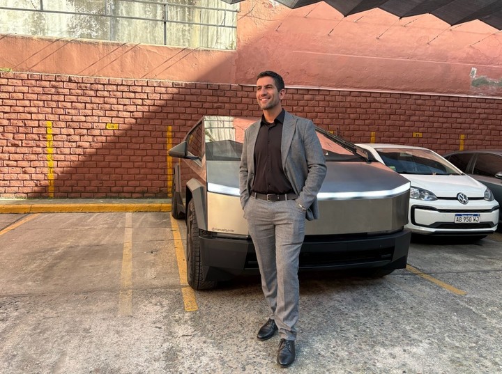 Milei respaldó al diputado que mostró su Tesla en el Congreso y contó que le había pedido uno a Elon Musk