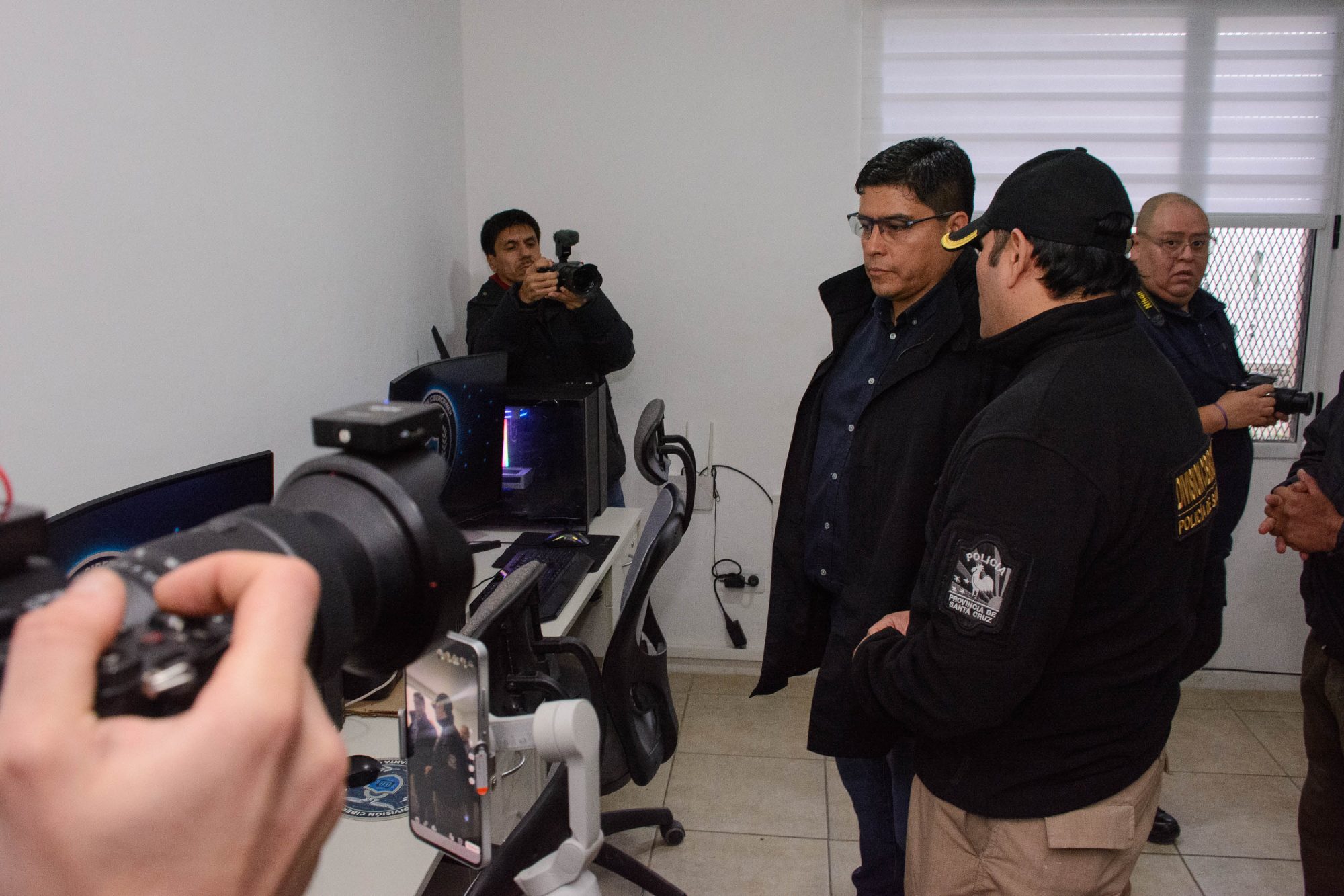 Vidal inauguró la nueva Sala de Cibercrimen y entregó vehículos para reforzar la seguridad provincial