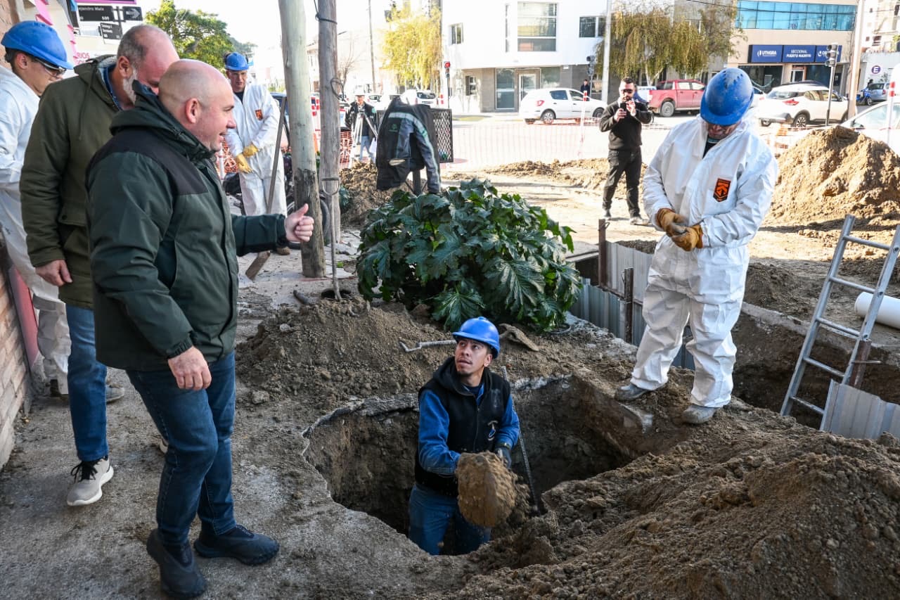 Sastre supervisó las obras de renovación del colector cloacal de la zona céntrica