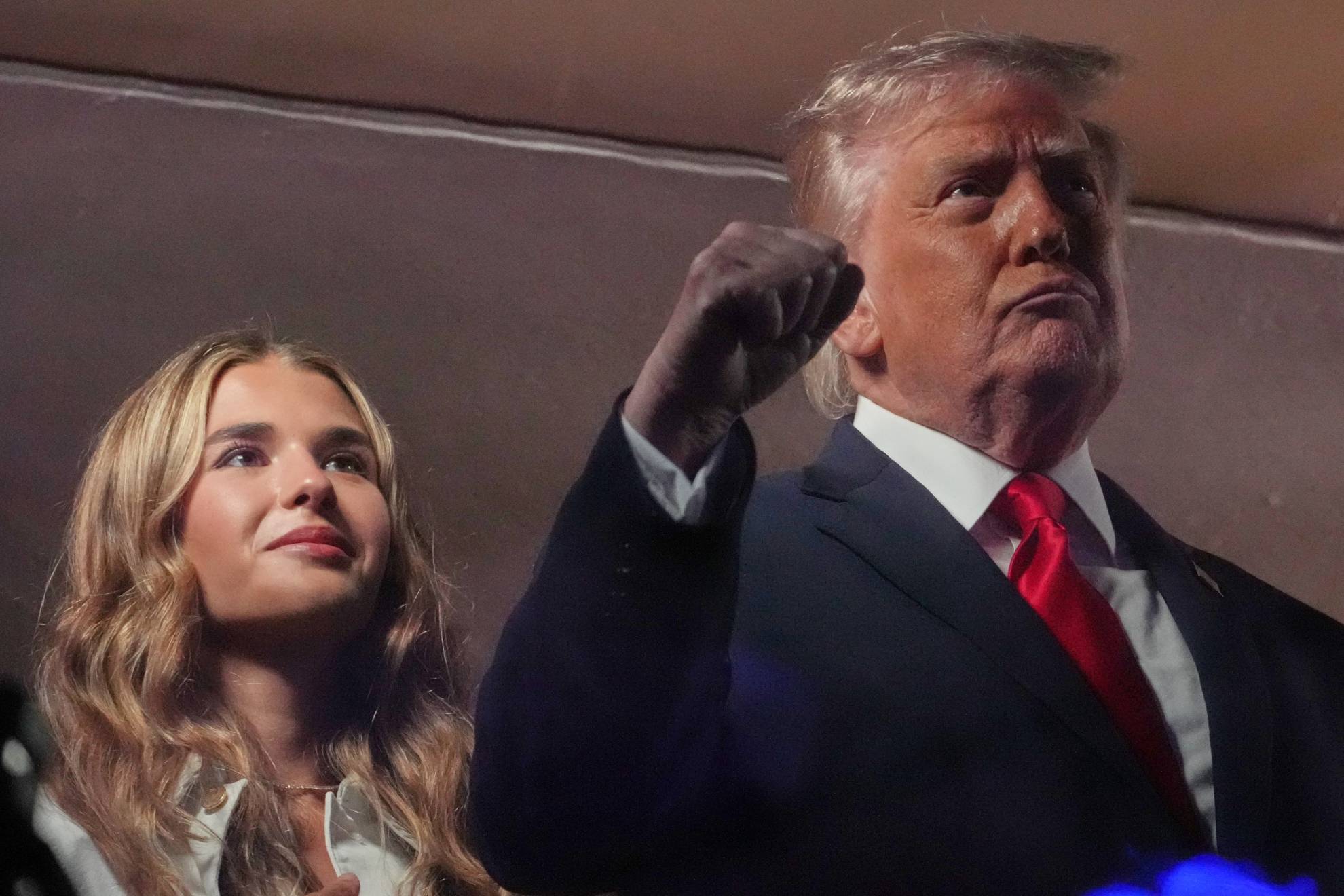 Donald Trump fue abucheado en el Madison Square Garden y se quedó dormido