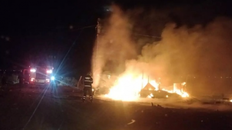 Fue a denunciar el incendio de su casa y terminó demorado por un pedido de captura vigente en Trelew