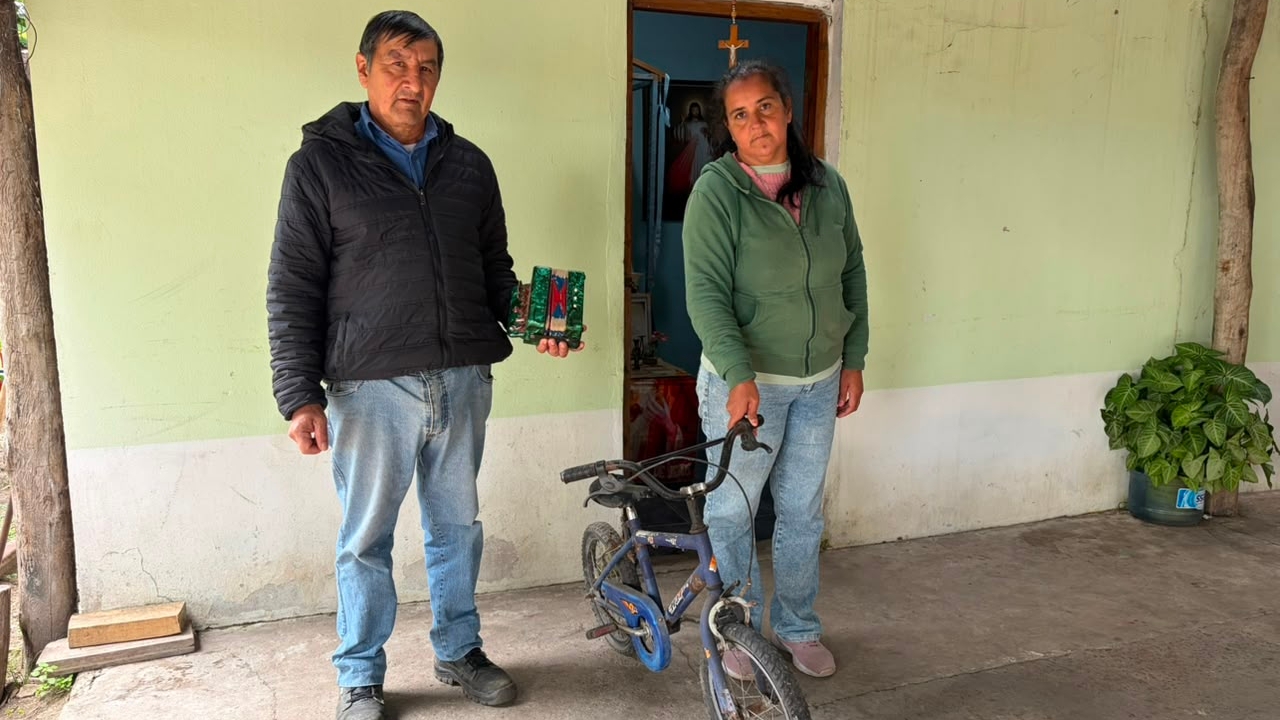 En medio del dolor, los padres de Loan muestran cómo está la habitación de su hijo: “No vamos a sacar la cama hasta que aparezca”