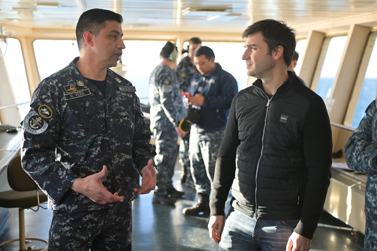 El Almirante Irízar volvió a Puerto Madryn y Torres destacó la importancia de “honrar a nuestros héroes y mantener viva la causa Malvinas”
