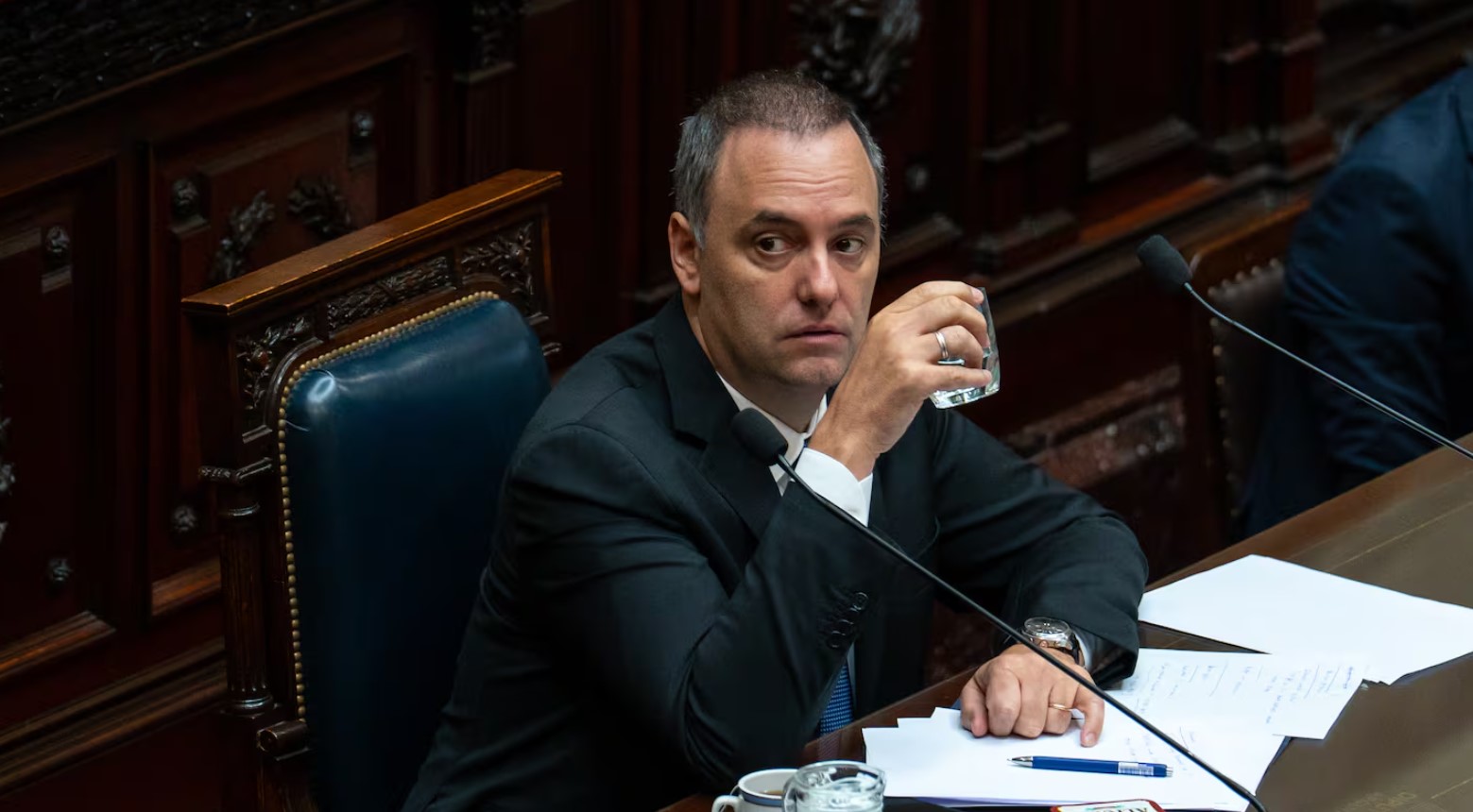 La Justicia investiga si Adorni hizo más compras para su casa del country y analiza chats entre su secretaria y el contratista