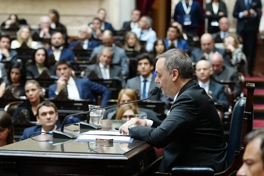 Adorni recibirá al bloque de senadores de La Libertad Avanza en la antesala de una eventual interpelación