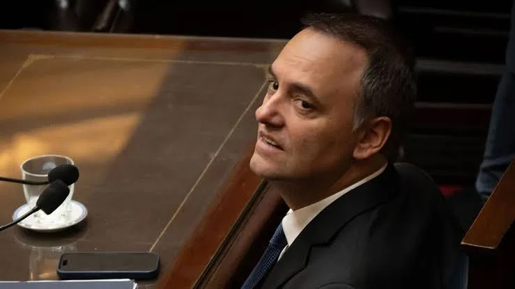 Adorni admitió haber ocultado USD 500.000 en sus declaraciones juradas: “Ahorramos en negro”