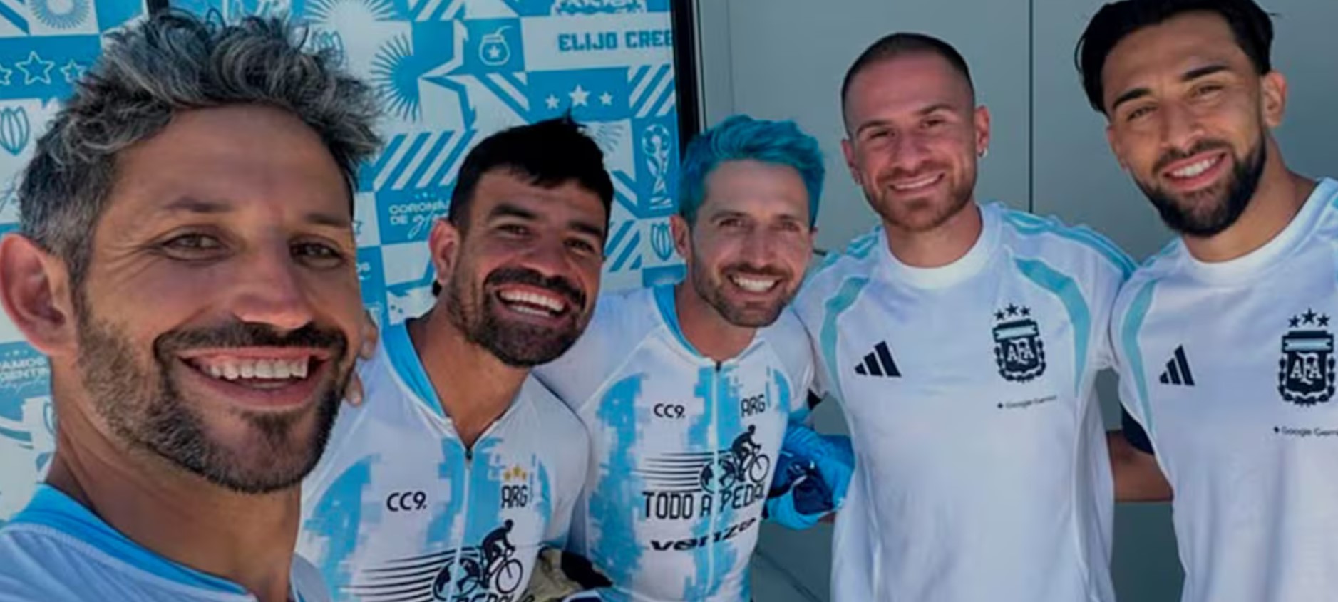 Recorrieron medio continente en bicicleta durante 43 días para ver a la Selección y vivieron un momento único con Scaloni