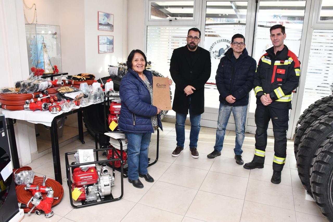 Esquel: El municipio gestionó equipamiento para Bomberos Voluntarios que fueron donados por la embajada de Alemania