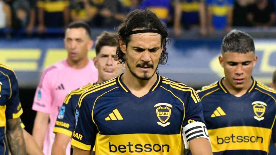 Cavani decidió operarse para poder volver a jugar sin dolor en Boca