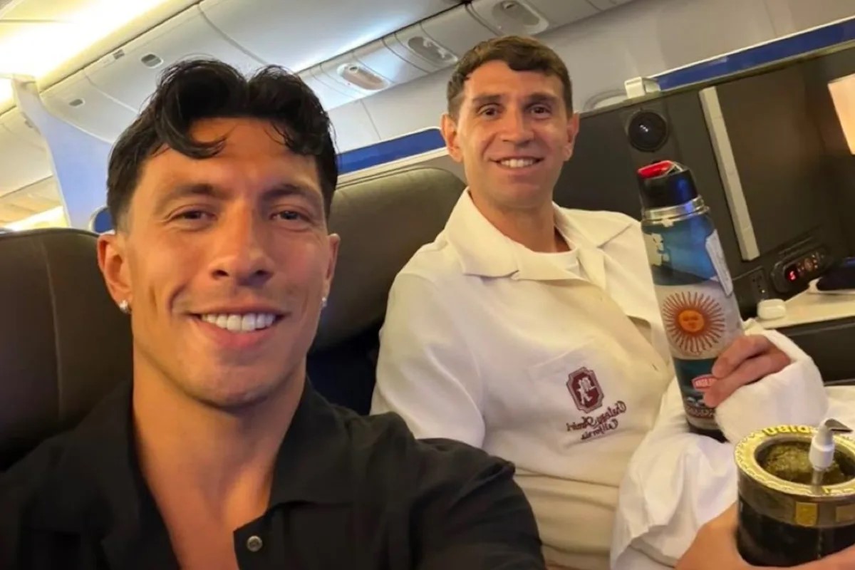 “Dibu” Martínez apareció con un vendaje en su mano, pero llegaría bien al debut de la Selección argentina en el Mundial