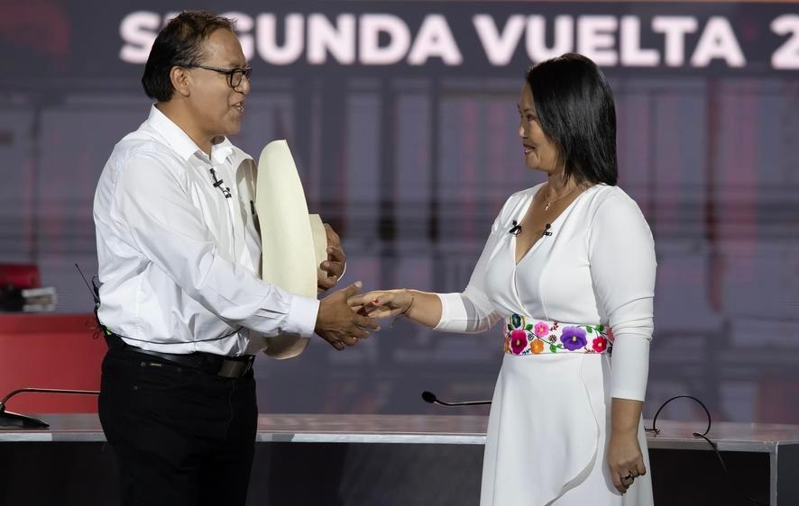 Empate técnico en las elecciones en Perú: Keiko Fujimori y Roberto Sánchez esperan los resultados en una pulseada voto a voto
