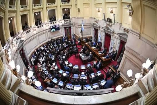 El peronismo en el Senado se sumó a la ofensiva contra Adorni: Exigen su remoción del cargo