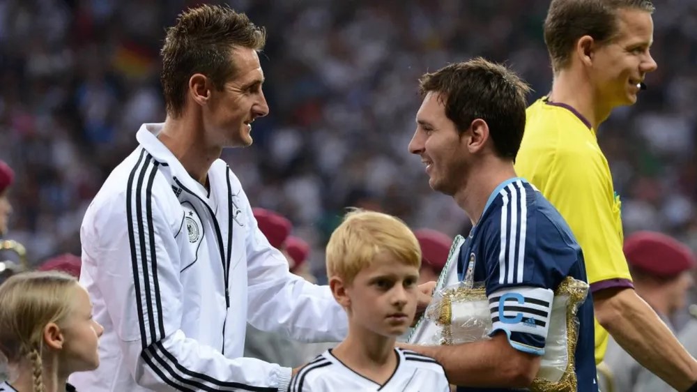 Klose, el máximo goleador de la historia de los Mundiales dijo que Messi “es bienvenido a romper el récord”
