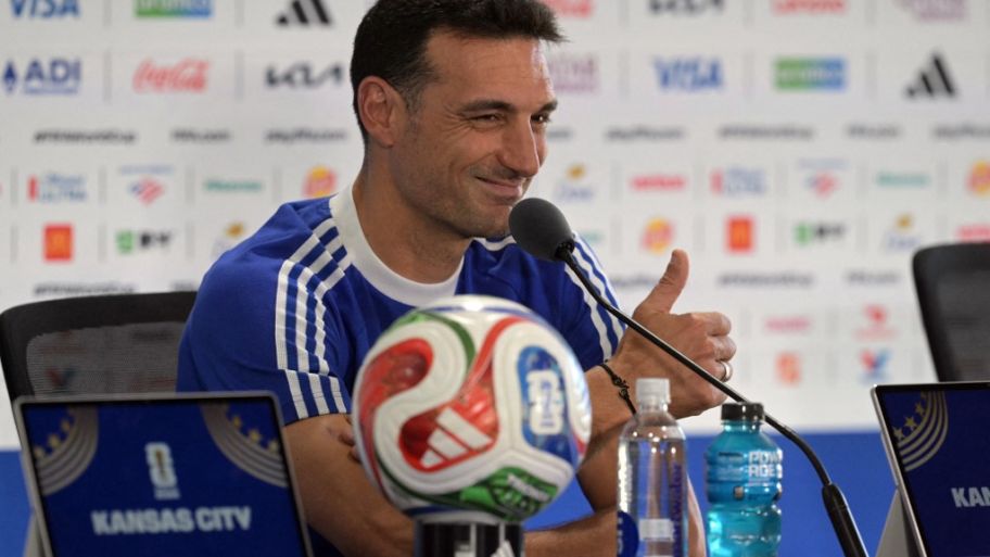 Lionel Scaloni confirmó en conferencia de prensa que Messi será suplente ante Jordania