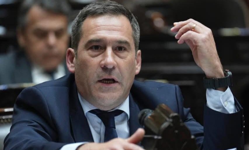 Luque le pidió al intendente Macharashvili que accione para resguardar los bienes de YPF y exigió que queden en manos de los comodorenses