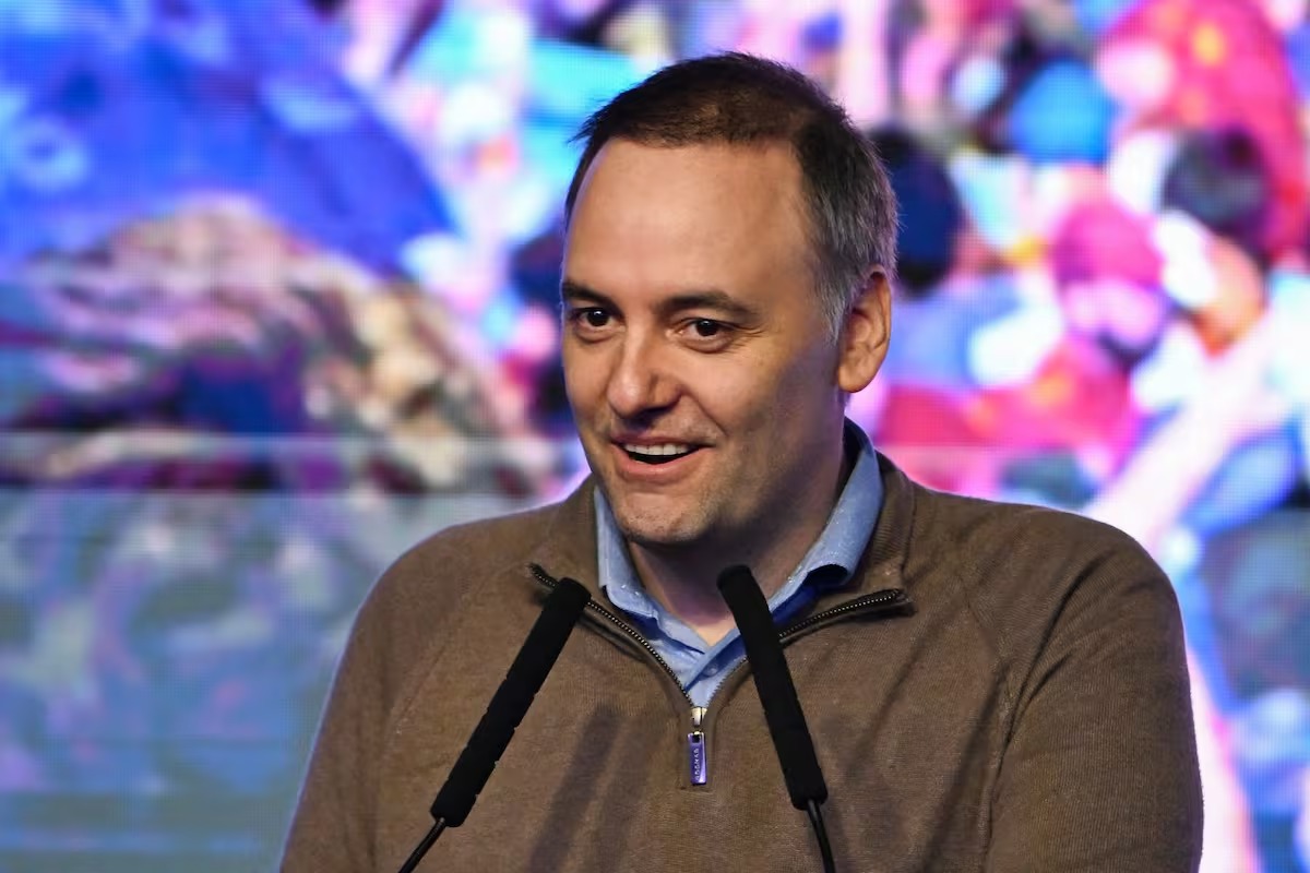 Recluido, Adorni prepara el informe de gestión con futuro incierto por la interpelación