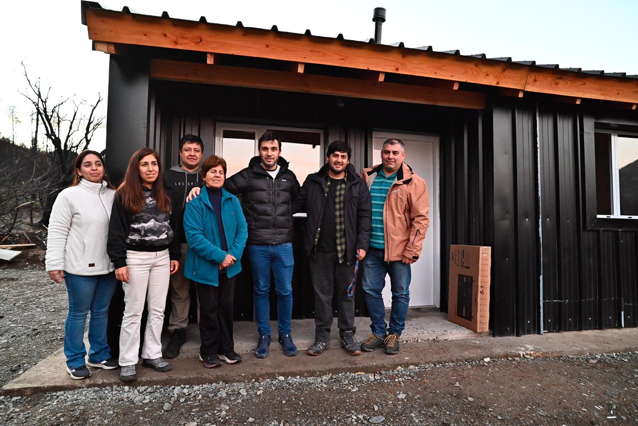 Torres: “Nos comprometimos a terminar antes del invierno y hoy las familias de El Hoyo vuelven a tener su hogar”