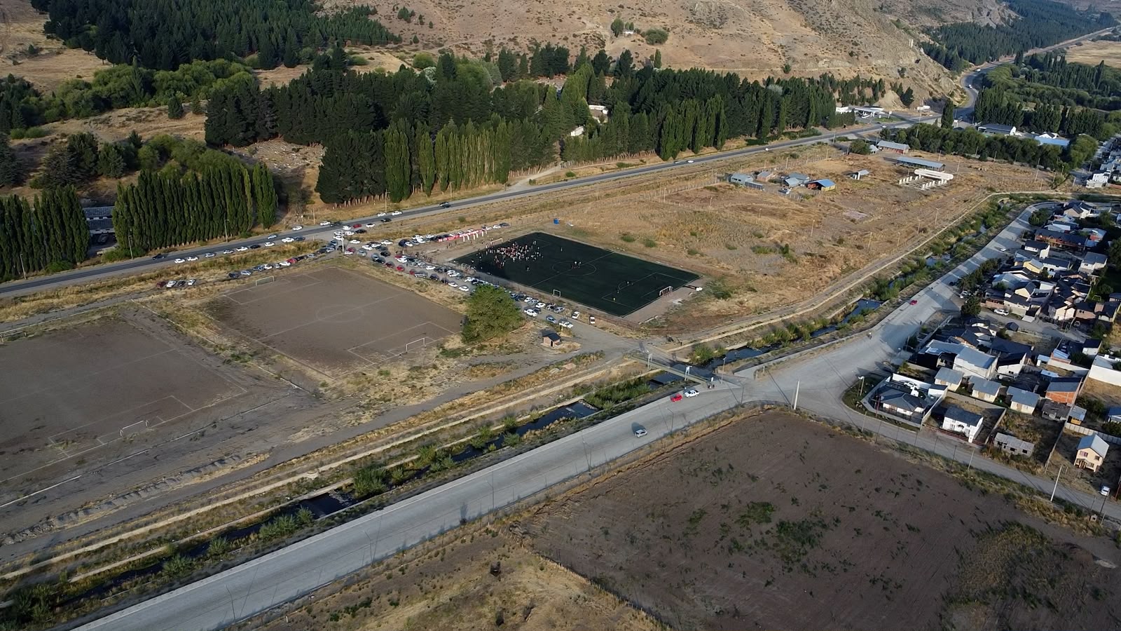 El municipio de Esquel llama a Licitación Pública para la compra y colocación de cancha de césped sintético en el Parque de la Bandera
