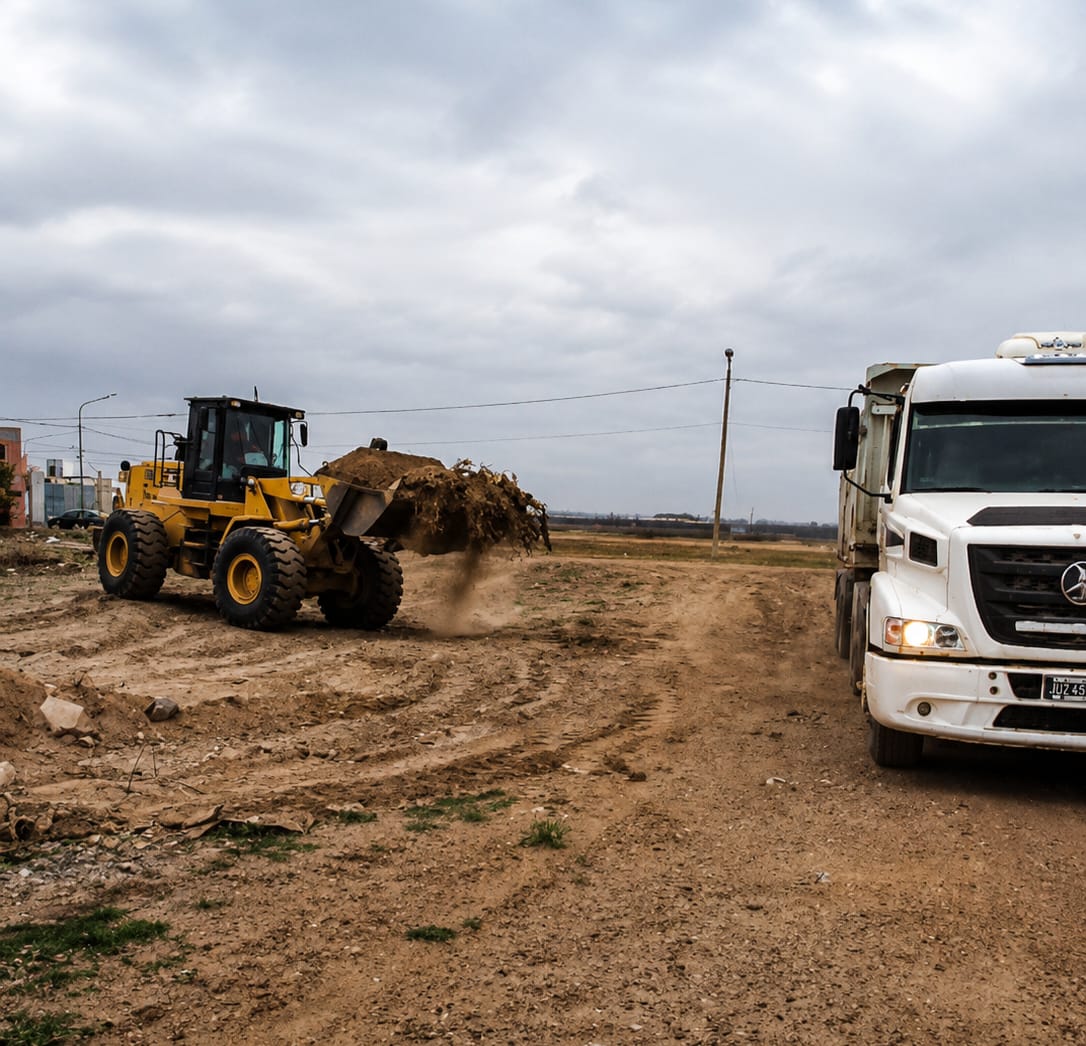 Realizan trabajos de limpieza y demarcación de calles en el sector “711 Lotes” de Rawson