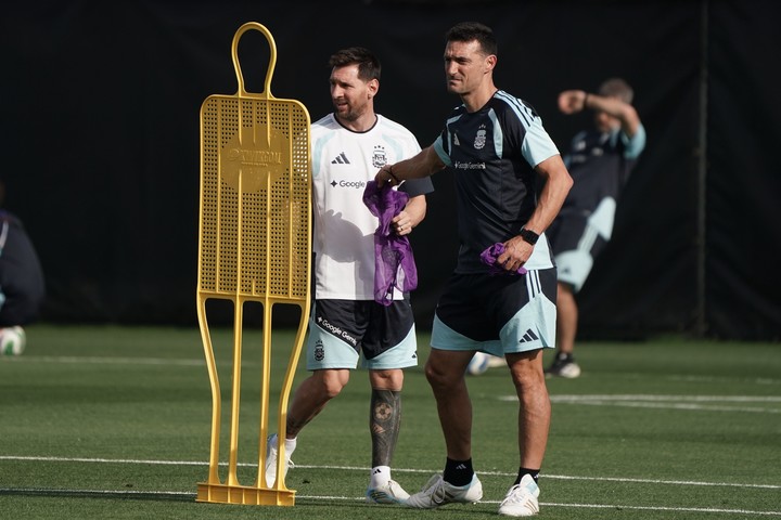 Scaloni no tendrá a su equipo ideal para el debut de Argentina y varios de los titulares llegarán físicamente al límite