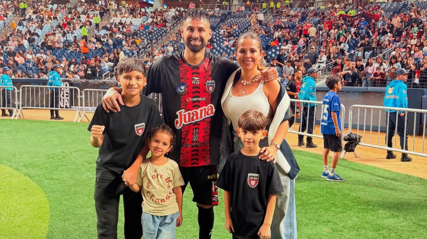 El drama de un futbolista argentino en Venezuela que busca a su esposa y a sus dos hijos tras el derrumbe del edificio donde vivían