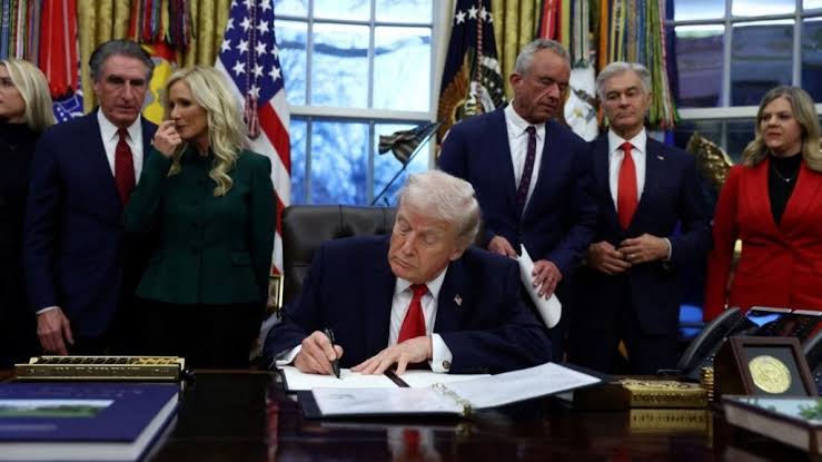 “Que fluya el petróleo”: Donald Trump celebró el acuerdo con Irán y anunció la apertura del estrecho de Ormuz