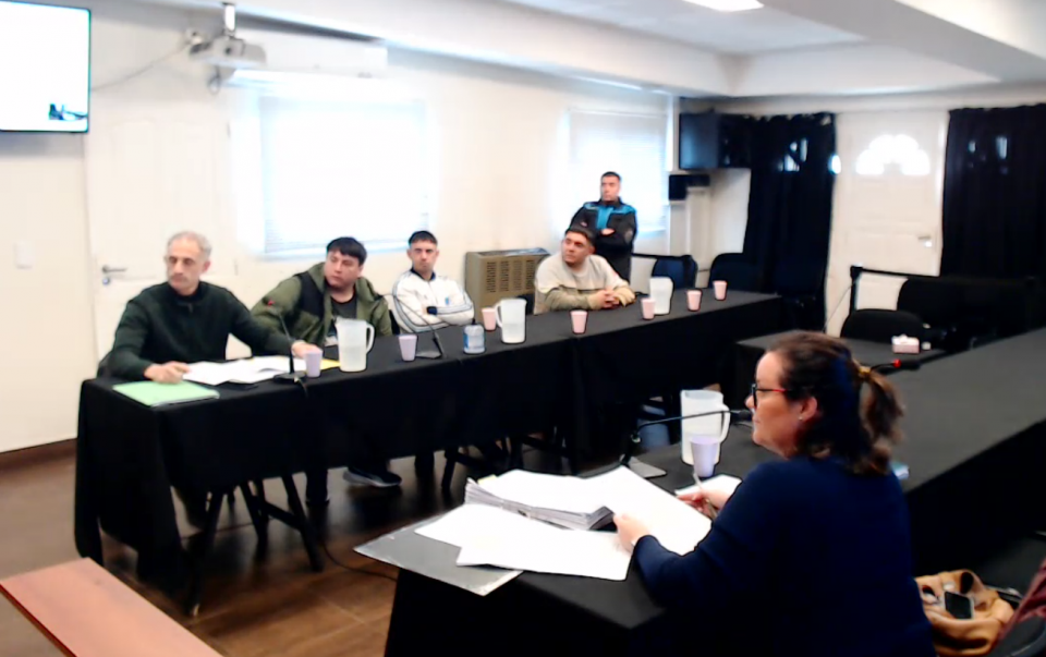 Rawson: Abren una investigación contra tres acusados por agredir a policías y dañar un patrullero en el barrio 2 de Abril