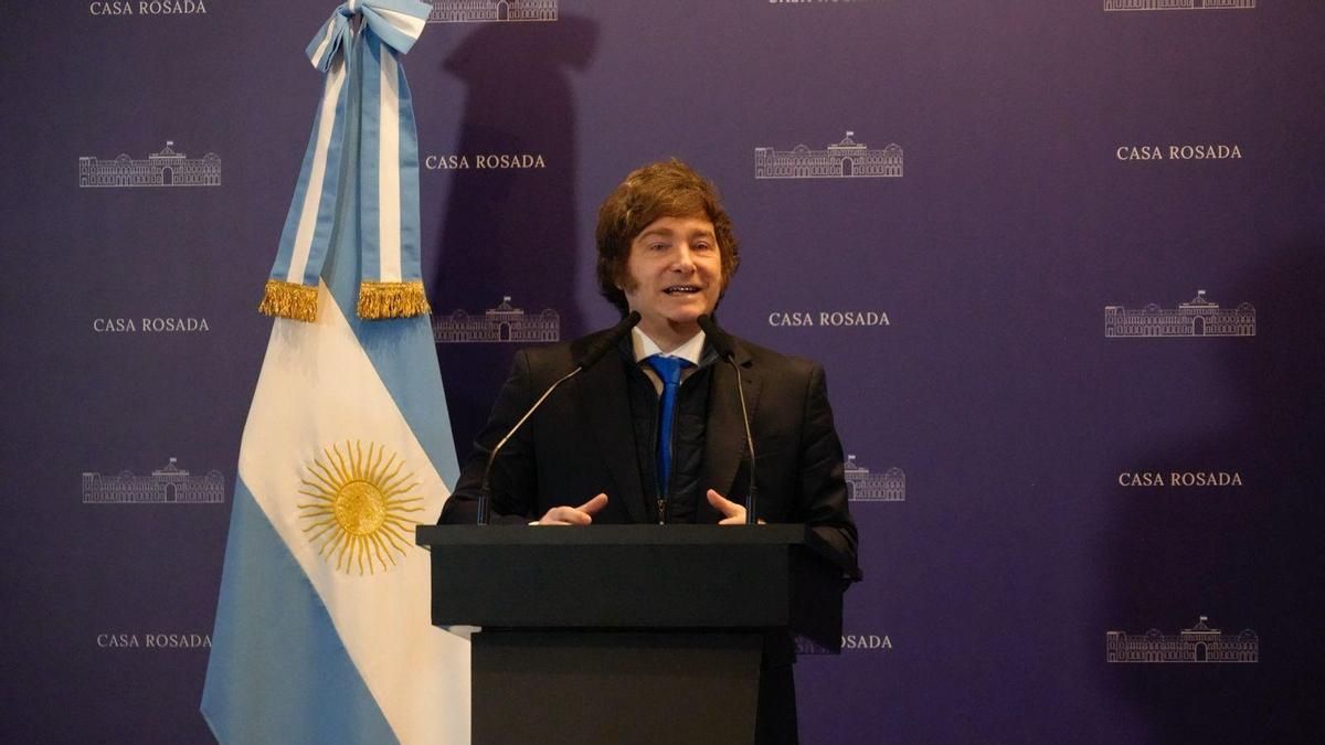 Milei recibe a legisladores en la Casa Rosada: Busca una reforma clave en el Banco Central